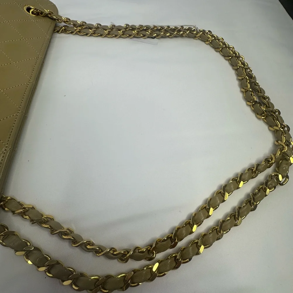 Chanel Tan Quilted Shoulder Bag with Gold Chain - Picture 8 of 9